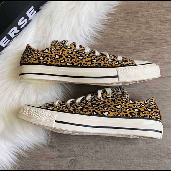 NWT Converse Leopard Heart Chuck Taylor All Star - Picture 9 of 9